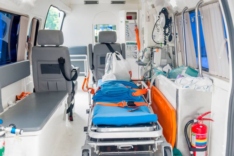 Transport médicalisé en ambulance pour une hospitalisation d'un patient à l'hôpital nord de Marseille